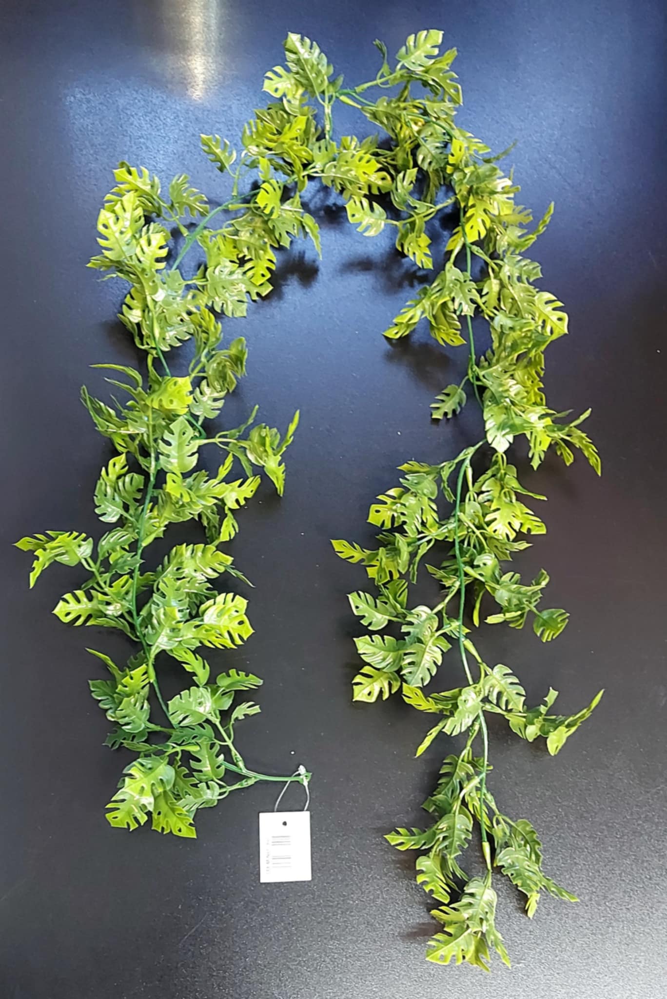 Ghirlandă Decorativă – Frunză Exotică cu Aspect Natural
